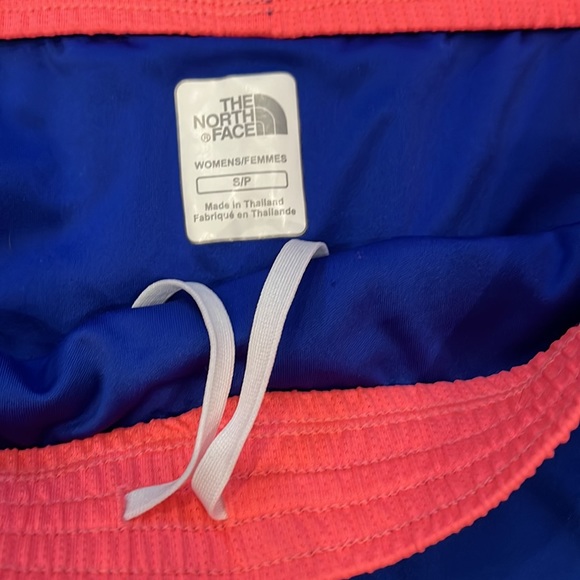 North Face Shorts - Picture 3 of 5